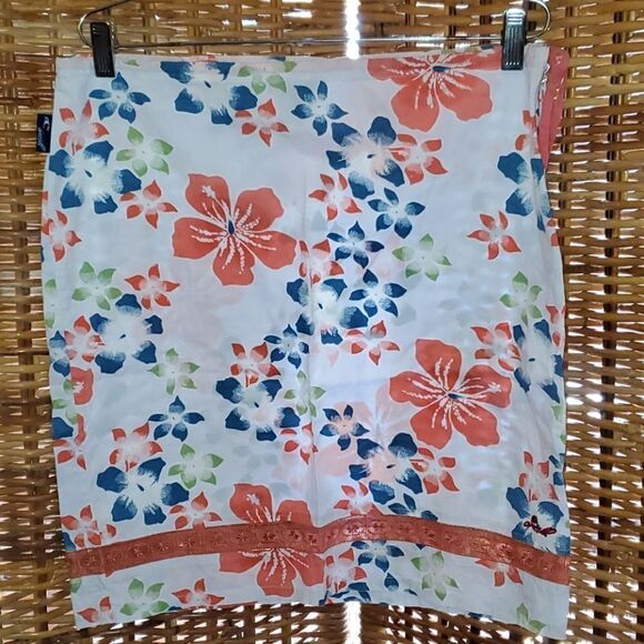 O'Neill Hibiscus Flower Skirt - Picture 1 of 6
